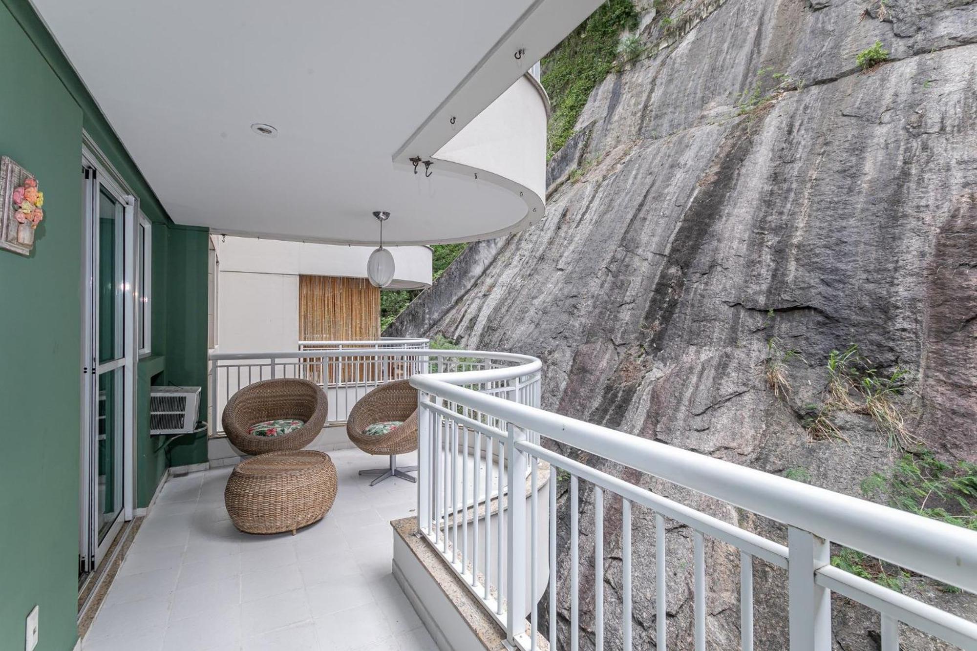 Apartamento 2qtos Com Piscina E Garagem Em Botafogo |bv 80/107 *